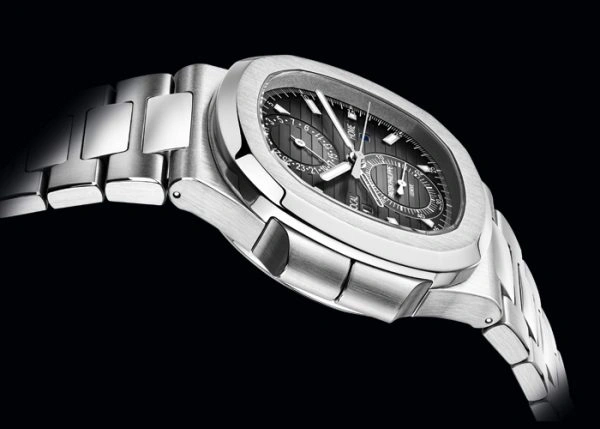 Patek Philippe Nautilus 5990 1A Sophisticated 1345