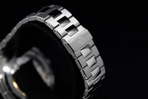Patek Philippe Nautilus 5990 1A Sophisticated 1345