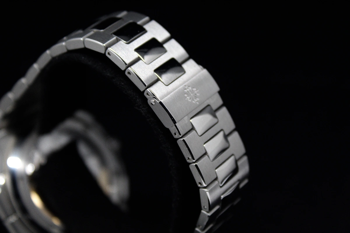 Patek Philippe Nautilus 5990 1A Sophisticated 1345